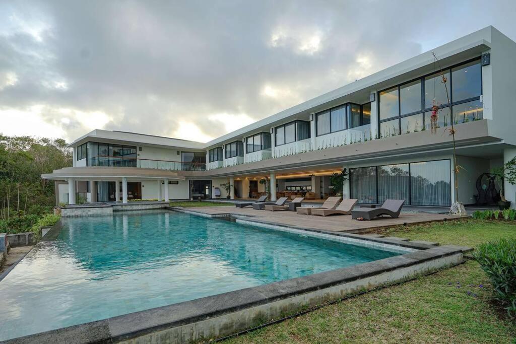 Grand Villa Uluwatu Ungasan  Exterior photo