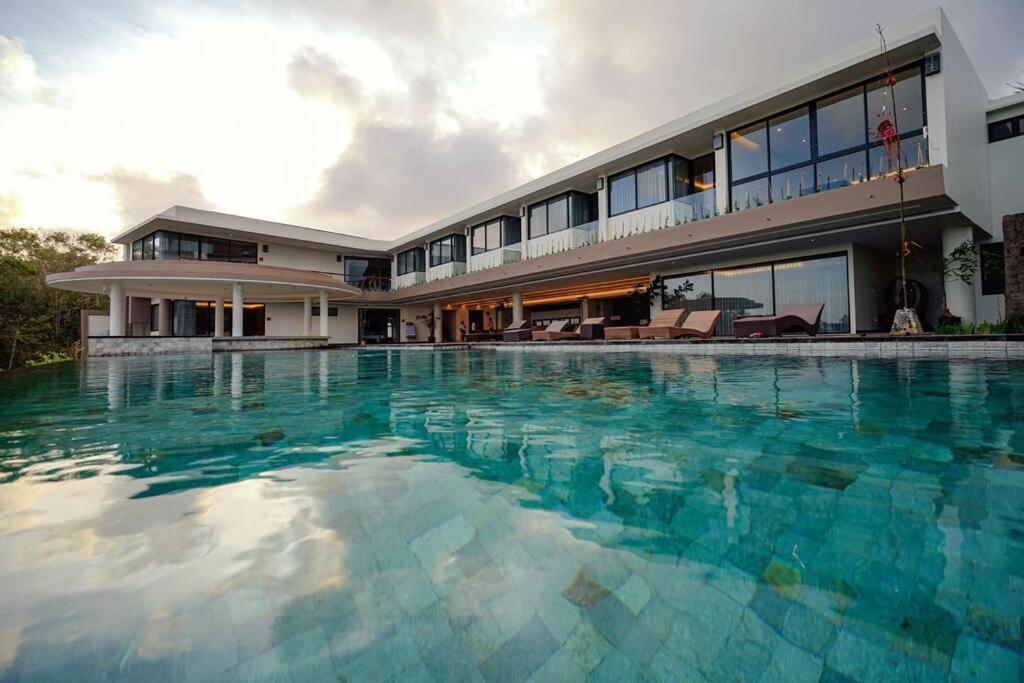 Grand Villa Uluwatu Ungasan  Exterior photo